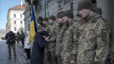 Savaşta hayatını kaybeden Ukrayna askeri için Lviv'de cenaze töreni düzenlendi